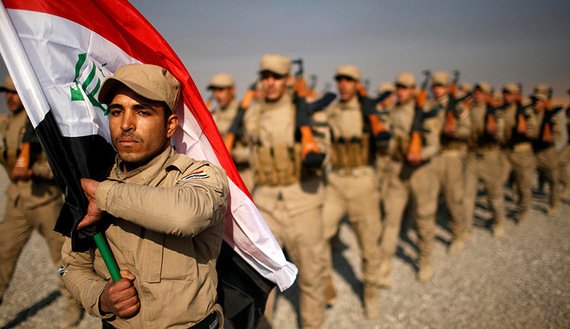 Iraqi fighters from Hashid Shaabi take part in a training at Makhmur camp in Iraq