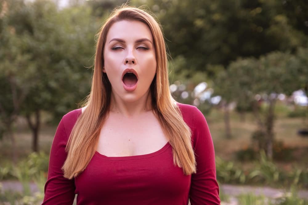 Woman imitate orgasmic face. She wear casual but sexy outfit and